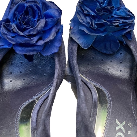 GEOX RESPIRA Navy Seude W/ Flower Womens Heels EUC Size 9 - Picture 10 of 11